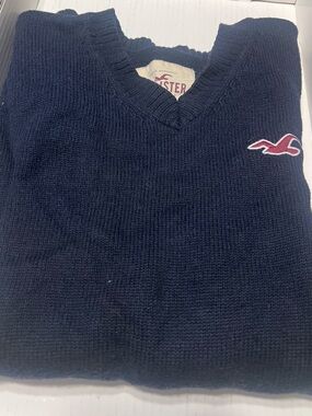 Hollister Men's Dark Navy V-Neck Sweater with Pink Logo